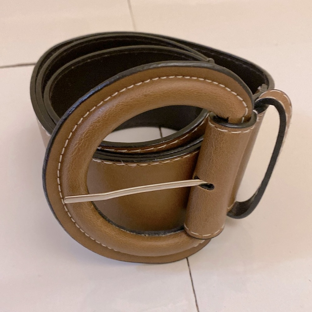 Beautiful taupe belt with white top stitching. 2” wide by 38 long.